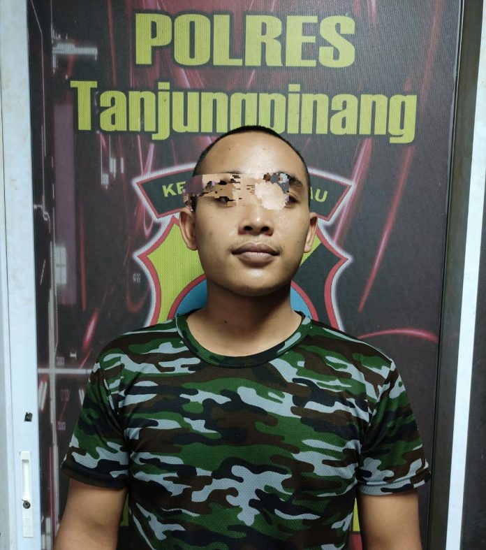 Chairurrizky F alias Patur ditangkap Satreskrim Polres Tanjungpinang karena memukul ayah tiri pacar F, ist