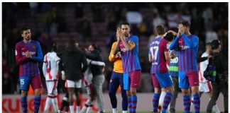 Barcelona Bertekuk Lutut di Kandang Sendiri Hadapi Rayo Vallecano Barcelona kalah 0-1 dari Rayo Vallecano Foto: Getty Images/Alex Caparros)