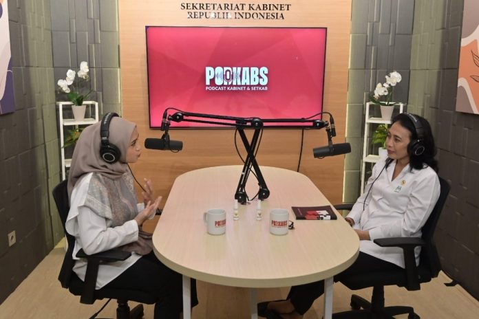 Menteri PPPA Bintang Puspayoga menjadi narasumber di Podkabs episode 3 (Foto: Humas Setkab/Agung)