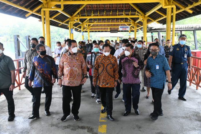 Menteri Dalam Negeri (Mendagri) Muhammad Tito Karnavian bersama rombongan melakukan kunjungan ke Kota Batam dalam rangka mendiskusikan pariwisata F,ist