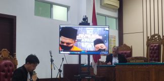 Dua Tersangka Korupsi APBDes Anambas Jalani Sidang Pembacaan Dakwaan Sidang Perkara Dugaan Tindak Pidana Korupsi APBDes Pemerintah Desa Matak Kabupaten Kepulauan Anambas Tahun Anggaran 2019 dengan Terdakwa An. A selaku Kepala Desa dan An. F. selaku Sekretaris Desa memasuki pembacaan surat dakwaan, Senin (9/5) F,ist