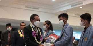 Menpora Amali Serahkan Beasiswa Universitas Prof. Dr. Moestopo untuk Atlet Berprestasi Menpora Amali Serahkan Beasiswa Universitas Prof. Dr. Moestopo untuk Atlet Berprestasi F,ist