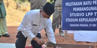 Gedung Stasiun LPP TVRI Kepri Segera Berdiri di Dompak Peletakan batu pertama pembangunan studio LPP TVRI Stasiun Kepulauan Riau oleh Sekretaris daerah Provinsi Kepri Adi Prihantara F,ist