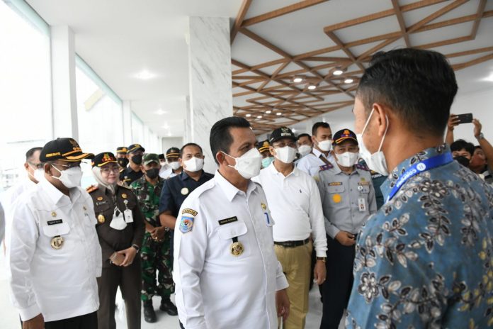 Pelepasan pelayaran perdana rute Tanjungbalai Karimun - Kukup Pontian Malaysia dan Tanjungbalai Karimun - Puteri Harbour Johor Malaysia oleh Gubernur Kepri H. Ansar Ahmad F,ist