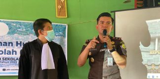 Kenalkan Kejaksaan di SMP N1 Palmatak, Roy Berharap Ada Jaksa dari Anambas Kepala Cabang Kejaksaan Negeri Natuna di Tarempa, Roy Huffington Harahap mengatakan, tema kegiatan penyuluhan hukum Jaksa Masuk Sekolah pada tahun 2022 "Bullying di Lingkungan Sekolah" f, ist