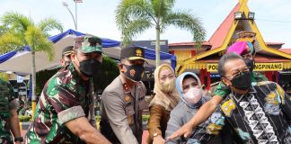 Sah, Polres Tanjungpinang Dikukuhkan Menjadi Polresta Tanjungpinang Kepala Kepolisian Daerah Kepulauan Riau Irjen Pol Dr. Aris Budiman, secara resmi mengukuhkan peningkatan tipe Polres Tanjungpinang menjadi Polresta Tanjungpinang tipe C, Selasa (17/5) F, ist