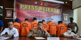 Polda Kepri Tangkap Kasus Pemalsuan Tanah di Bintan Sebanyak 19 orang di tetapkan menjadi tersangka kasus Pemalsuan Surat Tanah yang berada di Jalan Lintas Barat KM 32, Desa Bintan Buyu Kecamatan Teluk Bintan Kabupaten Bintan Provinsi Kepri. f, ist