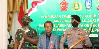 Ketua DPRD Kepri Buka Resmi TMMD ke – 113 TA. 2022 Kodim 0315/Tanjungpinang Ketua DPRD Kepri, Jumaga Nadeak, secara resmi membuka kegiatan TNI Manunggal Membangun Desa (TMMD) Ke - 113 Tahun 2022 Kodim 0315/Tanjungpinang F,ist