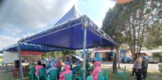 Selain Bangun Jalan, Satgas TMMD ke 113 Kodim 0315/Tanjungpinang Juga Gelar Penyuluhan Satgas TMMD Ke 113 Kodim 0315/Tanjungpinang kembali menggelar penyuluhan tentang Stunting, Posyandu dan Posbindu-PTM di Kelurahan Sei Lekop, Kecamatan Bintim, Kabupaten Bintan, Selasa (31/5). F,ist