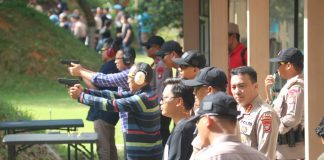 Ketua Aji Batam Juara Pertama Lomba Menembak Hari Bhayangkara ke–76 Lomba menembak TNI POLRI dan awak media dalam rangka hari Bhayangkara ke-76 F,ist