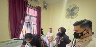 Menjelang Hari Bhayangkara Ke 76 Polres Bintan Ikut Andil Laksanakan Operasi Bibir Sumbing Gratis Personil Polres Bintan bergabung dengan Bid DokKes Polda Kepri dalam pelaksanaan bakti kesehatan tersebut yang dilaksanakan di rumah sakit Bhayangkara Polda Kepri F,ist