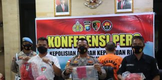 TKA Asal Tiongkok Tikam Anak Manager HRD Pt SD Hingga Tewas Polisi mengamankan seorang Tenaga Kerja Asing (TKA) asal Tiongkok berinisial WA (39) yang melakukan penikaman rekan kerjanyaF,ist