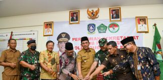 Resmikan Sekretariat FKUB, Gubernur Ansar Ajak Rawat Kerukunan Beragama Gubernur Ansar meresmikan gedung kantor Sekretariat Forum Kerukunan Umat Beragama (FKUB) Provinsi Kepulauan Riau di jl. Kamboja no. 60-61, Tanjungpinang, Selasa (14/6) F,ist