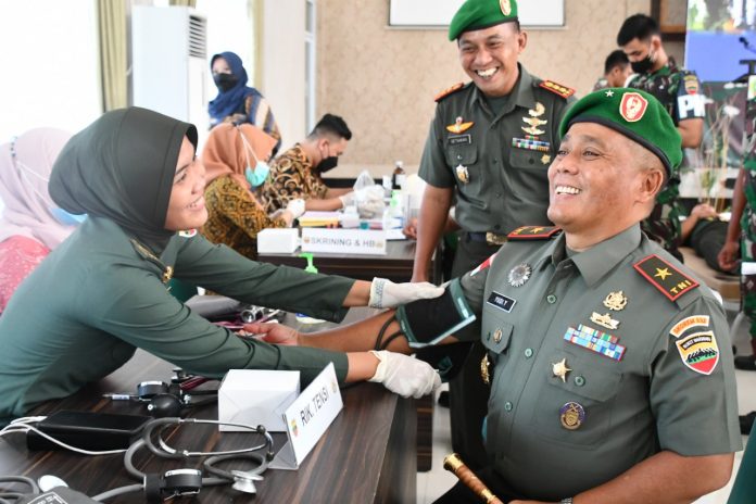 Komando Resor Militer (Korem) 033/WP menggelar kegiatan donor darah, Kamis (16/6) F,ist