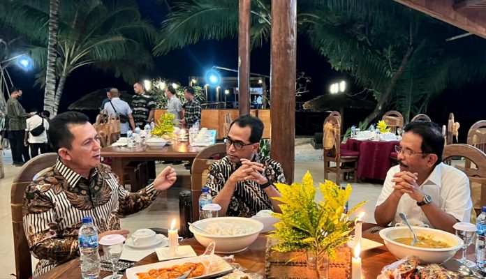 Ansar mengatakan dibukanya Harbour Front sebagai pintu pelabuhan arus masuk dan keluar penumpang adalah salah satu usulan yang disampaikannya ke pusat F,ist