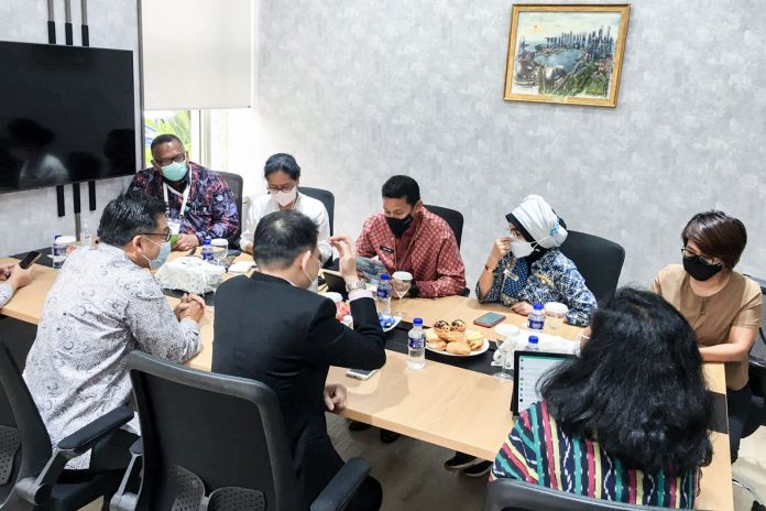  Menteri Pariwisata dan Ekonomi Kreatif/Kepala Badan Pariwisata dan Ekonomi Kreatif (Menparekraf/Kabaparekraf) Sandiaga Salahuddin Uno menemui pengelola cruises terbesar di Singapura f,ist