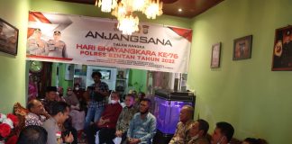 Polres Bintan Beri Tali Asi kepada Purnawirawan dan Warakauri Kapolres Bintan dan Waka Polres Bintan serta pejabat utama Polres Bintan memberikan tali asih kepada purnawirawan Polri dan Warakauri pada hari Rabu (22/6) F,ist