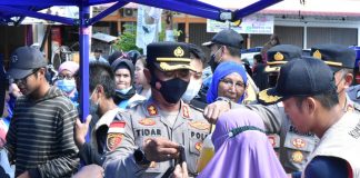 Polres Bintan laksanakan Operasi Pasar Murah di wilayah Kabupaten Bintan Jelang hari Bhayangkara ke 76, Polres Bintan bersama Pemkab Bintan dan Komunitas Gerakan Aksi Nasional(GAS) laksanakan kegiatan operasi pasar F,ist