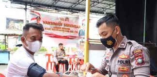 Polres Karimun Gelar Vaksinasi Serentak Menyambut Hari Bhayangkara ke 76 Polres Karimun melaksanakan kegiatan vaksinasi serentak f,ist
