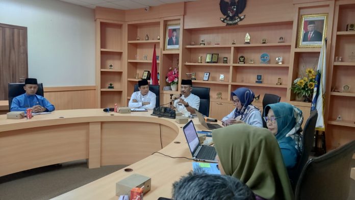 Sekretaris Daerah Provinsi Kepulauan Riau Adi Prihantara membuka rapat Koordinasi Final bersama Tim Standar Kompetensi Jabatan dalam Reformasi Birokrasi (RB) F,ist