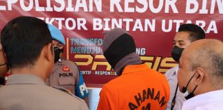 Tawarin Film Porno Hingga Pengancaman, 6 Anak Jadi Korban Pedofil di Bintan Pelaku pencabulan anak dibawah umur, YK Als UW (48), ditangkap tim gabungan Sat Reskrim Polres Bintan bersama unit Reskrim Polsek Bintan Utara F,ist