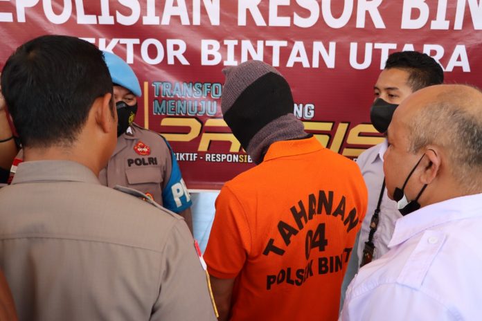 Pelaku pencabulan anak dibawah umur, YK Als UW (48), ditangkap tim gabungan Sat Reskrim Polres Bintan bersama unit Reskrim Polsek Bintan Utara F,ist