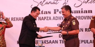 Balai Rehabilitasi Napza Adhyaksa Diresmikan Gubernur Ansar, Dilengkapi Fasilitas dan SDM Mumpuni Gubernur Kepulauan Riau H. Ansar Ahmad bersama Kajati Kepri Gerry Yasid meresmikan Balai Rehabilitasi Napza Adhyaksa Provinsi Kepri di Rumah Sakit Khusus Jiwa dan Ketergantungan Obat (RSKJKO) Engku Haji Daud Provinsi Kepri, Tanjung Uban, Senin (25/7) F,ist