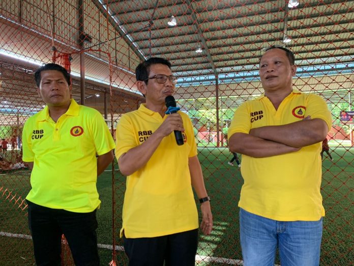 Ketua RBB Tanjungpinang, Antoni Simatupang saat memberikan sambutan di acara penutupan turnamen futsal RBB F,ist