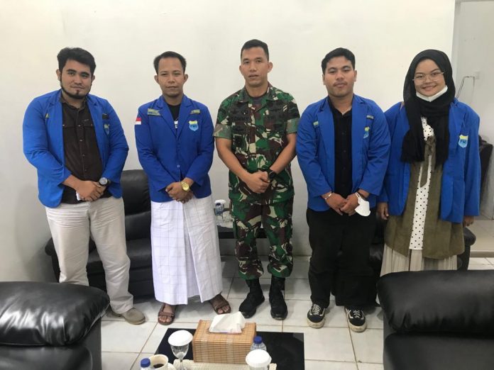 Ketua PC. PMII Tanjungpinang-Bintan Muhammad Safar beserta pengurus lainnya disambut hangat oleh Dandim 0315/Tanjungpinang. f,ist