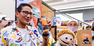Menparekraf Dorong Perluasan Pasar Pelaku Ekraf di Tegal Lewat AKI 2022 Menparekraf Sandiaga berdiskusi dengan pelaku ekraf Tegal f,ist