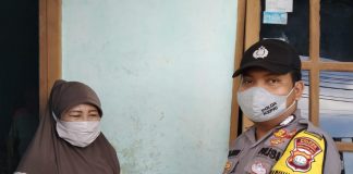 Jumat Berkah Polsek Bintan Utara Polres Bintan Berikan Sembako Kepada Masyarakat Polsek Bintan Utara Polres Bintan memberikan bantuan sembako kepada masyarakat di kelurahan Tanjung Uban Utara kecamatan Bintan Utara pada hari Jumat (29/7) F,ist