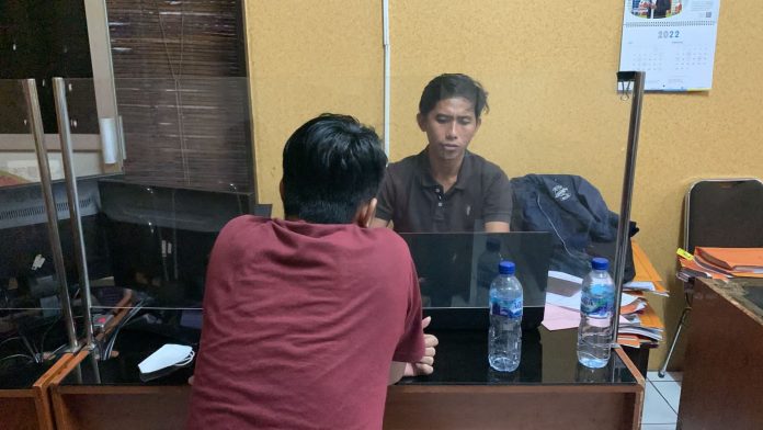 Sukrisno developer PT.Maha Karya Perdana ditangkap satuan unit Satreskrim Polresta Tanjungpinang, di Bandung, Selasa (26/7) F,ist