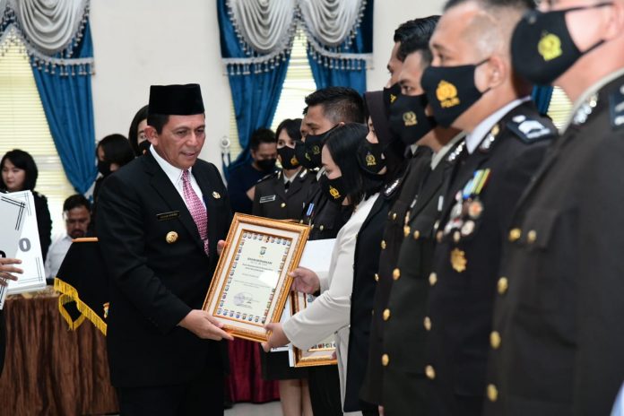 Gubernur Ansar mengikuti Upacara dan Syukuran HUT Bhayangkara ke-76 di Lapangan Polda Kepulauan Riau, Selasa (05/07) F, ist