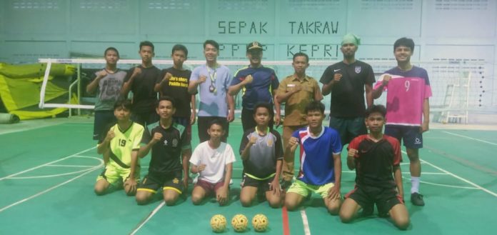 atlit takraw Kota Tanjungpinang menjalani training center (TC) di Gor PPLP Bintan Center Km 9, Selasa (5/7) F, ist