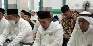 Gubernur Ansar Khatib Idul Adha di Masjid Jami’Baiturrahim Tarempa Gubernur Ansar Khatib Idul Adha di Masjid Jami'Baiturrahim Tarempa F, ist