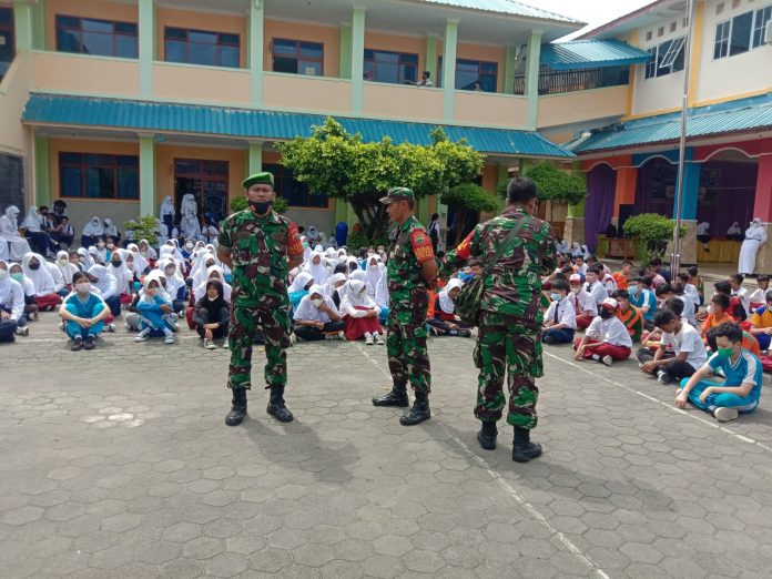 Jajaran Koramil 01/0315 Tanjungpinang memberikan materi pembekalan Peraturan Baris berbaris (PBB), Senin (11/7) F, ist