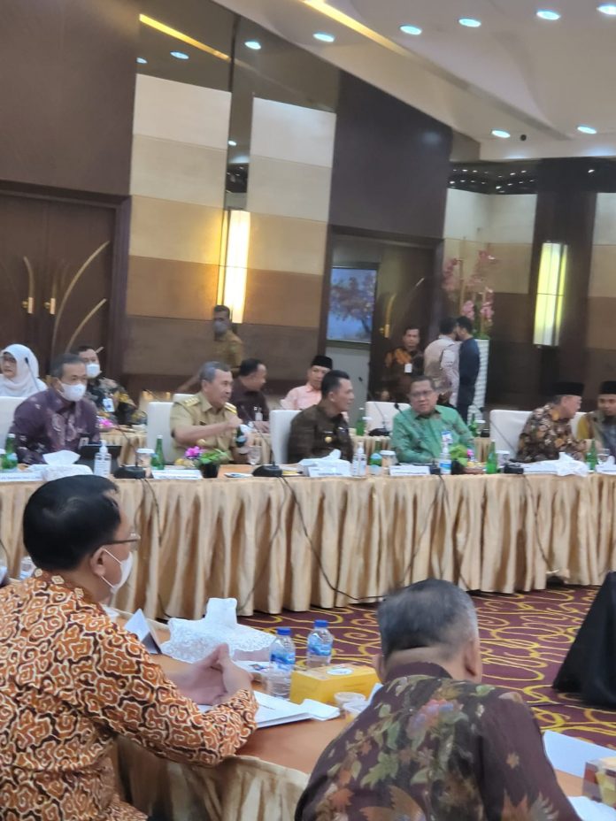 Gubernur Kepulauan Riau H. Ansar Ahmad menghadiri Rapat Evaluasi Kinerja Semester I Tahun 2022 F, ist