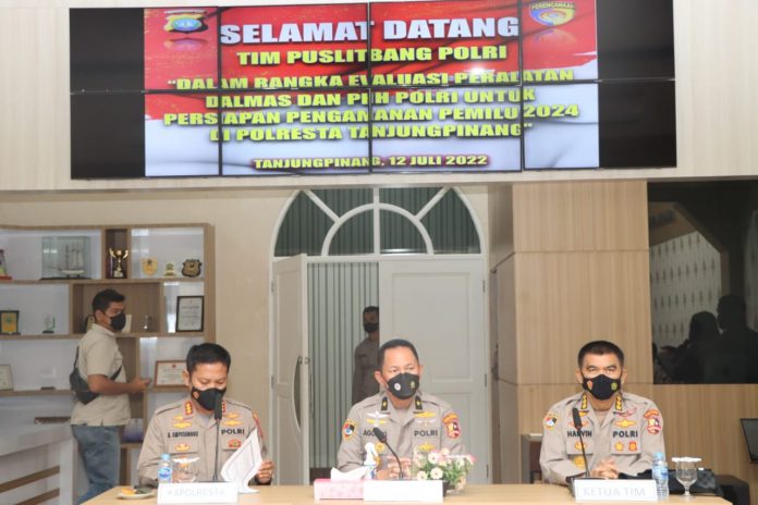 Tim Pusat Penelitian dan Pengembangan (Puslitbang) Polri melaksanakan evaluasi peralatan Dalmas dan PHH Polri dalam rangka persiapan pengamanan Pemilu 2024 di Polresta Tanjungpinang, Selasa (12/07) F, ist