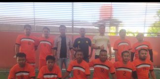Parsahutaon Marsihaholongan Bincen Kalahkan STM Martabe 4:3 Tim futsal Parsahutaon Marsihaholongan Bintan Center foto bersama sebelum pertandingan F, Rinto