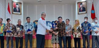 Pemprov Kepri Tandatangani MoU Pemanfaatan Sertifikasi Elektronik dengan BSSN RI Pemerintah Provinsi Kepulauan Riau melakukan penandatanganan Memorandum of Understanding (MoU) dengan Badan Sandi dan Siber Negara (BSSN) RI mengenai Pemanfaatan Sertifikasi Elektronik di Auditorium Mayjend Roebiono Kertopati, Kantor BSSN RI Sawangan, Depok, Rabu (24/08) F,ist