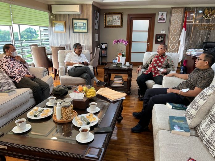 Dewan Pers menemui anggota Komisi III DPR dari Fraksi Partai Persatuan Pembangunan (FPPP) di Gedung DPR, Jakarta, Senin (15/8) sore F,Dewan Pers