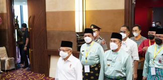 Gubernur Kepri dan Gubernur Riau Usulkan Wapres RI Ma’ruf Amin Menjadi Bapak Ekonomi Syariah Indonesia Gubernur Ansar bersama Gubernur Riau Syamsuar ingin mengusulkan Wapres Ma'ruf untuk dinobatkan sebagai Bapak Ekonomi Syariah Indonesia f,ist