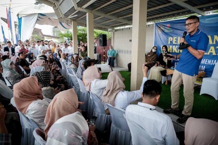 Menparekraf memberi sambutan saat hadir di acara pelatihan UMKM Kreatif di Banda Aceh, Rabu (3/8) F,ist