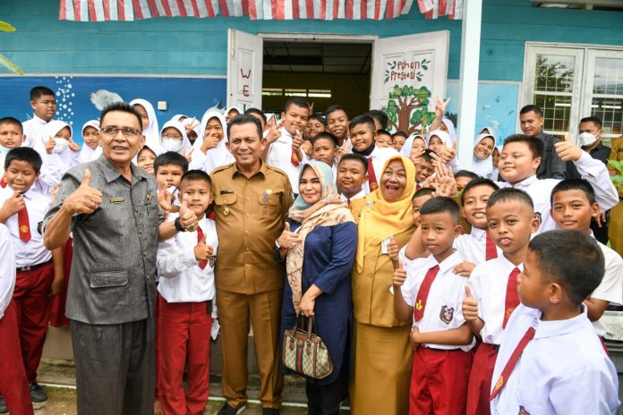 Gubernur Kepulauan Riau H. Ansar Ahmad hadir langsung di Karimun untuk mengevaluasi pelaksanaan Bulan Imunisasi Anak Nasional (BIAN) yang dilaksanakan di Aula SMKN 1 Karimun, Selasa, (30/08) F,ist