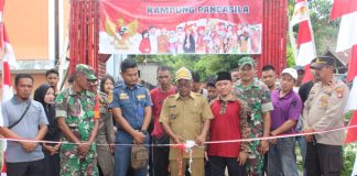 Koramil 06/Senayang Bentuk Kampung Pancasila di Kelurahan Senayang Kabupaten Lingga Koramil 06/Senayang Kodim 0315/Tanjungpinang bersama Perangkat Kelurahan Senayang dan Para Tokoh Agama, Tokoh Adat dan Tokoh Masyarakat dalam membentuk Kampung Pancasila di Kelurahan Senayang, Kabupaten Lingga, Sabtu (6/8) F,ist