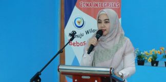 Ririn Warsiti Inginkan Nelayan Kepri Jadi Ujung Tombak Pertumbuhan Ekonomi Kepri Anggota Komisi IV DPRD Provinsi Kepulauan Riau Ririn Warsiti, SE.,MM memberikan kata sambutan pembukaan kegiatan Pelatihan Budidaya Ikan di BPBL (Balai Perikanan Budidaya Laut) di Pulau Setokok Kec. Bulang, Rabu (3/8) F, ist
