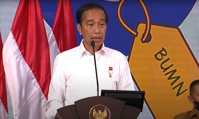 Presiden Jokowi saat memberikan pengarahan kepada KADIN Provinsi Se-Indonesia, di TMII, Jakarta Timur, Selasa (23/08/2022). (Sumber: Tangkapan Layar)