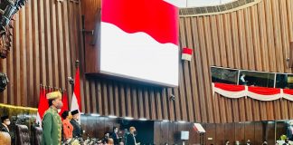 Berbaju Paksian Asal Bangka Belitung, Presiden Sampaikan Pidato Kenegaraan Read more: https://setkab.go.id/berbaju-paksian-asal-bangka-belitung-presiden-sampaikan-pidato-kenegaraan/ Presiden Jokowi di Ruang Rapat Paripurna, Gedung Nusantara MPR/DPR/DPD RI, Jakarta, Selasa (16/08/2022). (Foto: BPMI Setpres/Laily Rachev) Read more: https://setkab.go.id/berbaju-paksian-asal-bangka-belitung-presiden-sampaikan-pidato-kenegaraan/