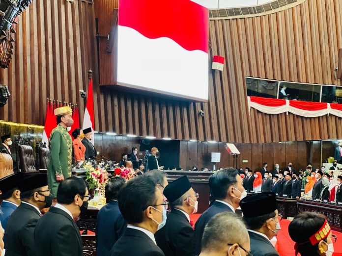 Presiden Jokowi di Ruang Rapat Paripurna, Gedung Nusantara MPR/DPR/DPD RI, Jakarta, Selasa (16/08/2022). (Foto: BPMI Setpres/Laily Rachev) Read more: https://setkab.go.id/berbaju-paksian-asal-bangka-belitung-presiden-sampaikan-pidato-kenegaraan/