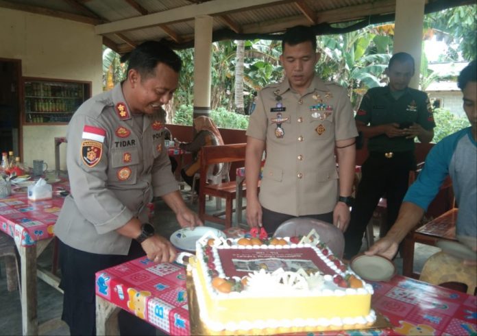 Dandim 0315/Tanjungpinang beri kejutan ulang tahun kepada Kapolres Bintan F,ist